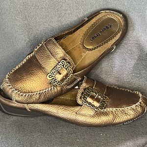 Bare Traps Pixy Gold Shoes
